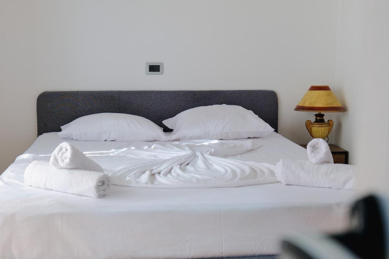 Hotel Leon Sarandë Buitenkant foto