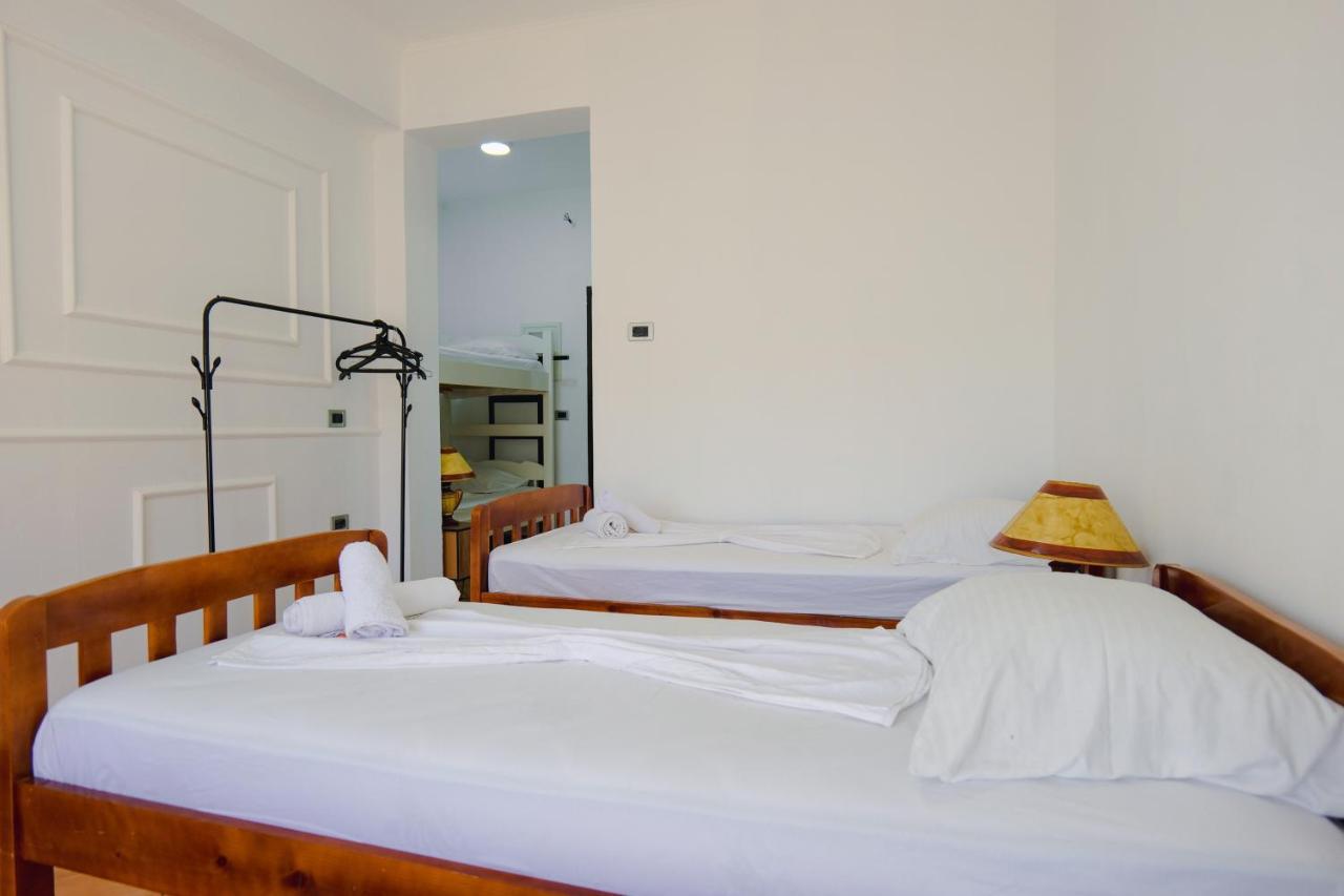 Hotel Leon Sarandë Buitenkant foto